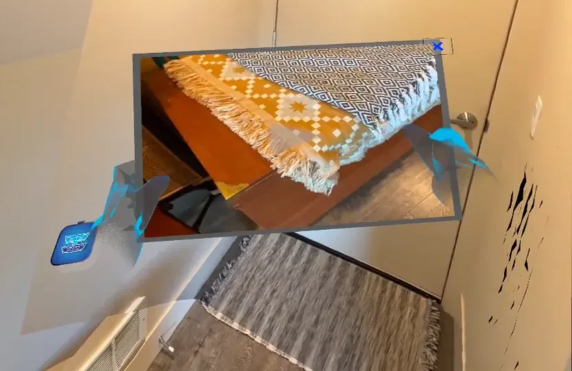 Scaling an object with two hands
